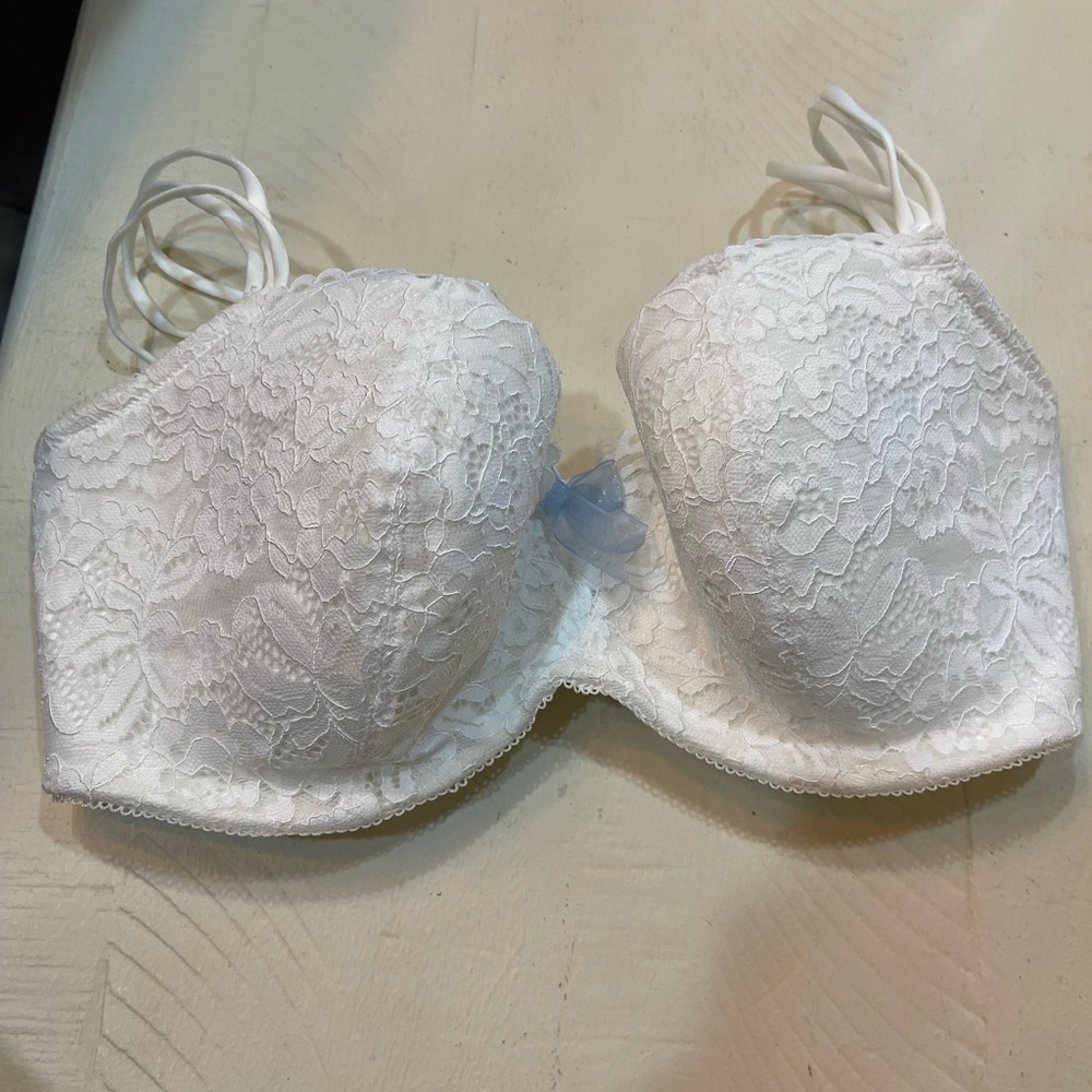 Elegant White Lace Strapless Bra